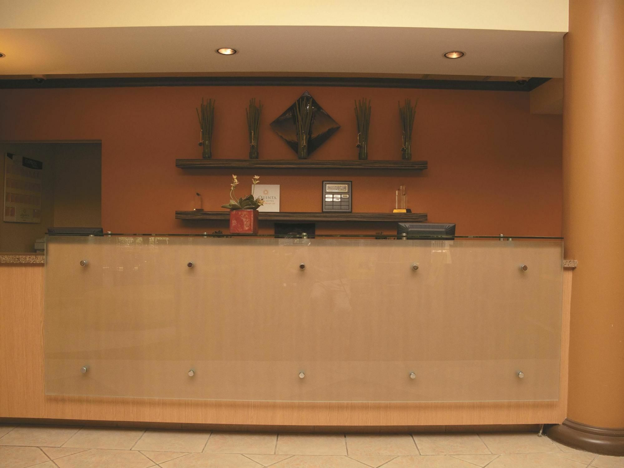La Quinta By Wyndham Raleigh Crabtree Hotel Exterior photo